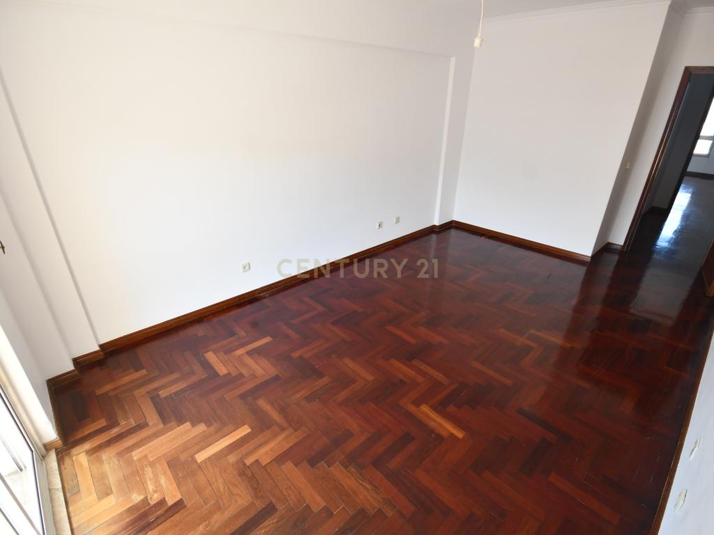  T2  Anta Cacém com  Garagem - Image 14