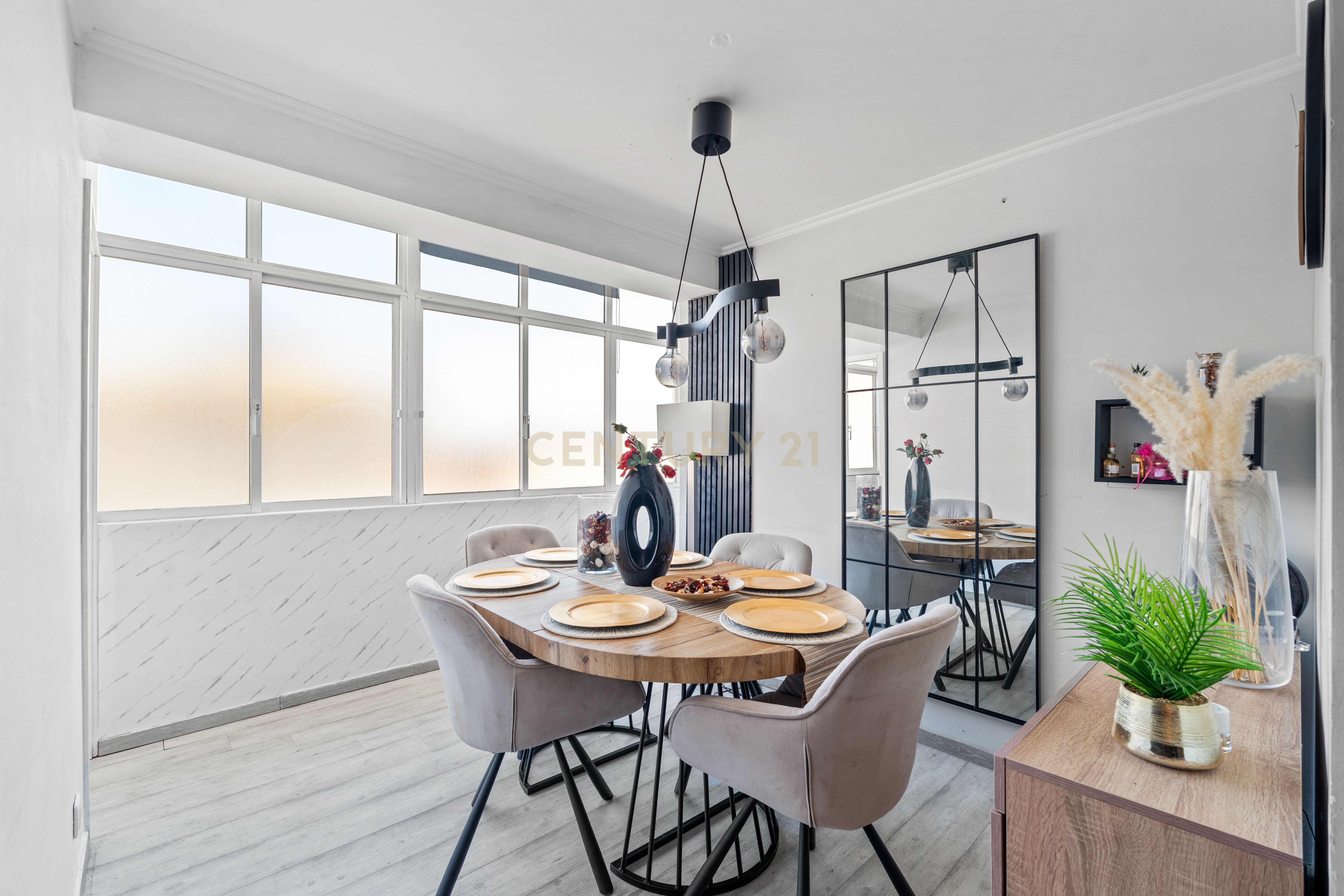 Fotografia 9 de Penthouse T4 Remodelada com Terraço Privativo e Vista Panorâmica sobre Lisboa