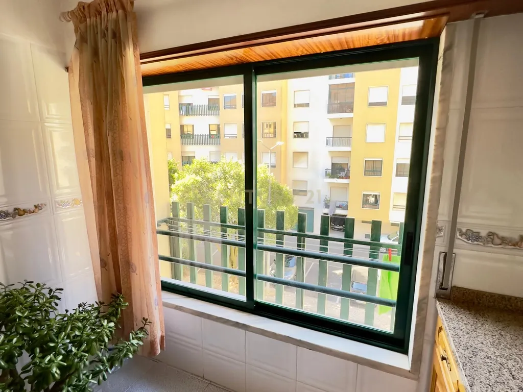 Apartamento T2 em Massamá Norte - Image 14