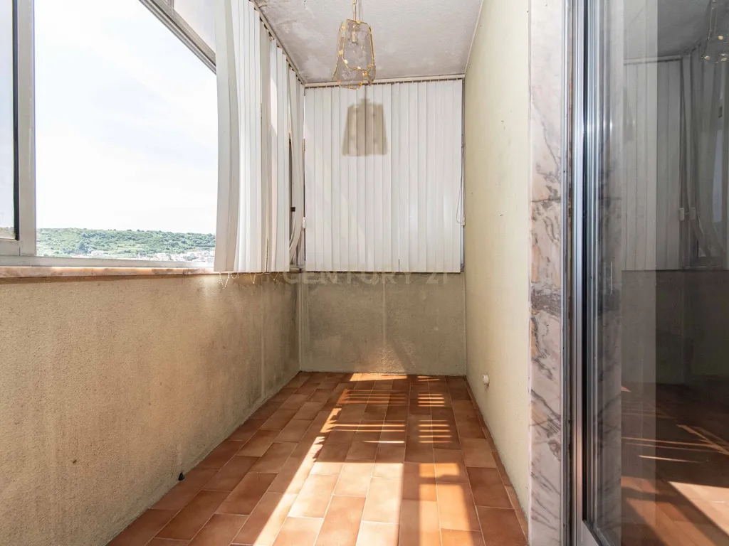 Apartamento T3 com mais de 100m² em Odivelas - Image 12