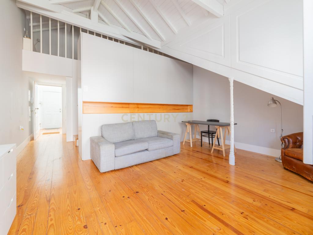 Apartamento com Terraço e Vista Única sobre o Porto – Rua de Santa Teresa - Image 6