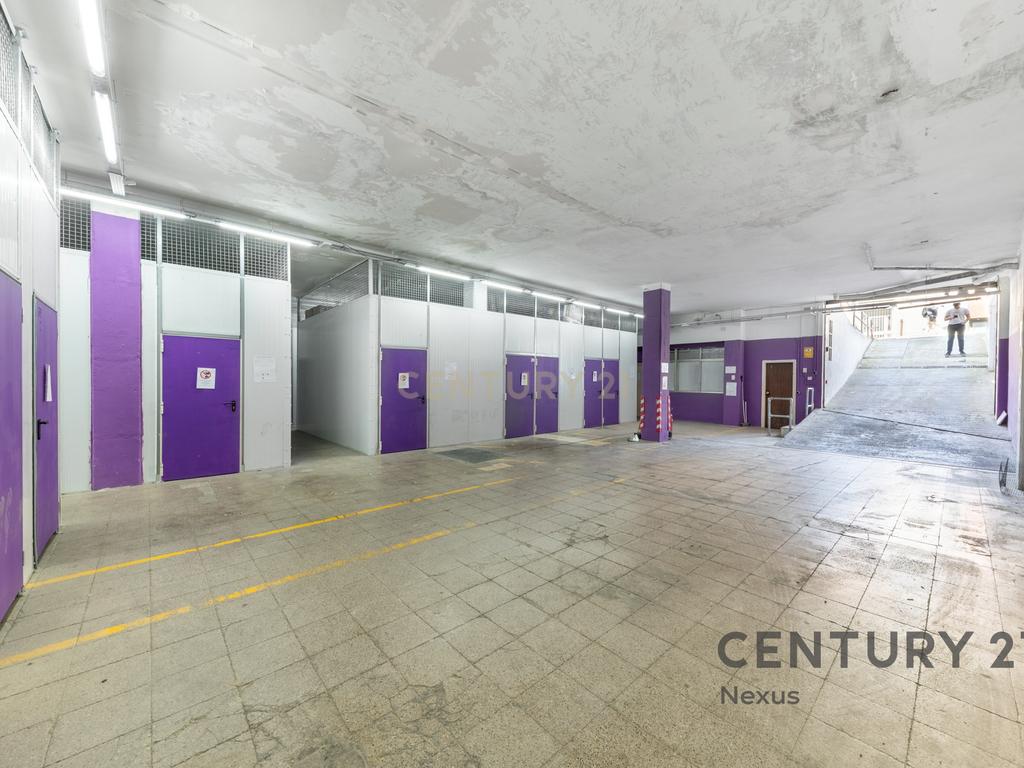 Investimento Excepcional em Ripollet! Lote com 63 Arrecadações Rentáveis, Estacionamento e Acesso Direto - Image 9