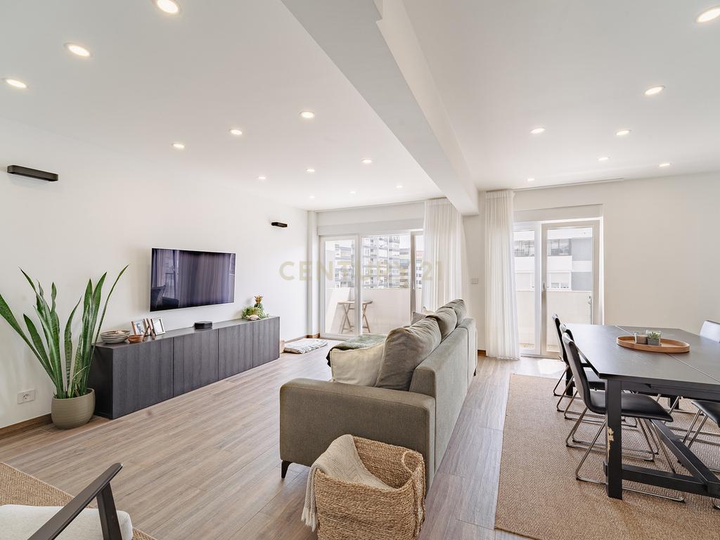 Apartamento T3 em Carnaxide, Lisboa - Image 7