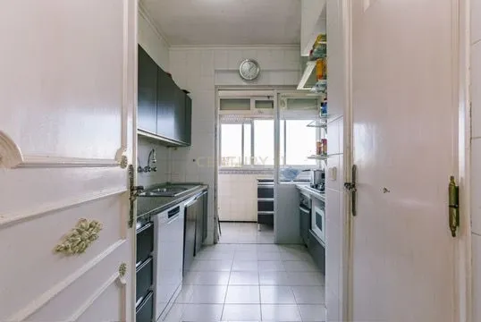 Apartamento T5 com Vista Deslumbrante sobre o Tejo – Olivais - Image 21