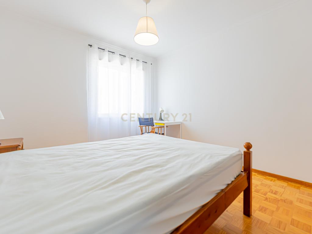Apartamento T2 Remodelado Monte da Caparica - Image 13