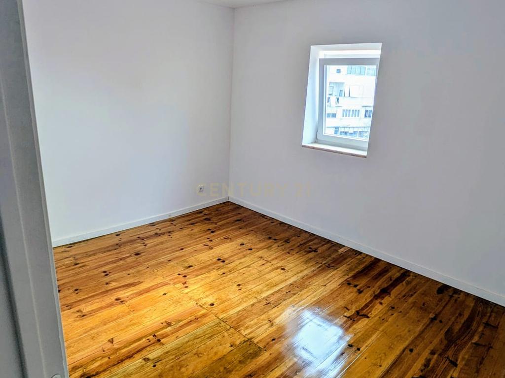 Apartamento T2 no vibrante bairro de Benfica - Image 6