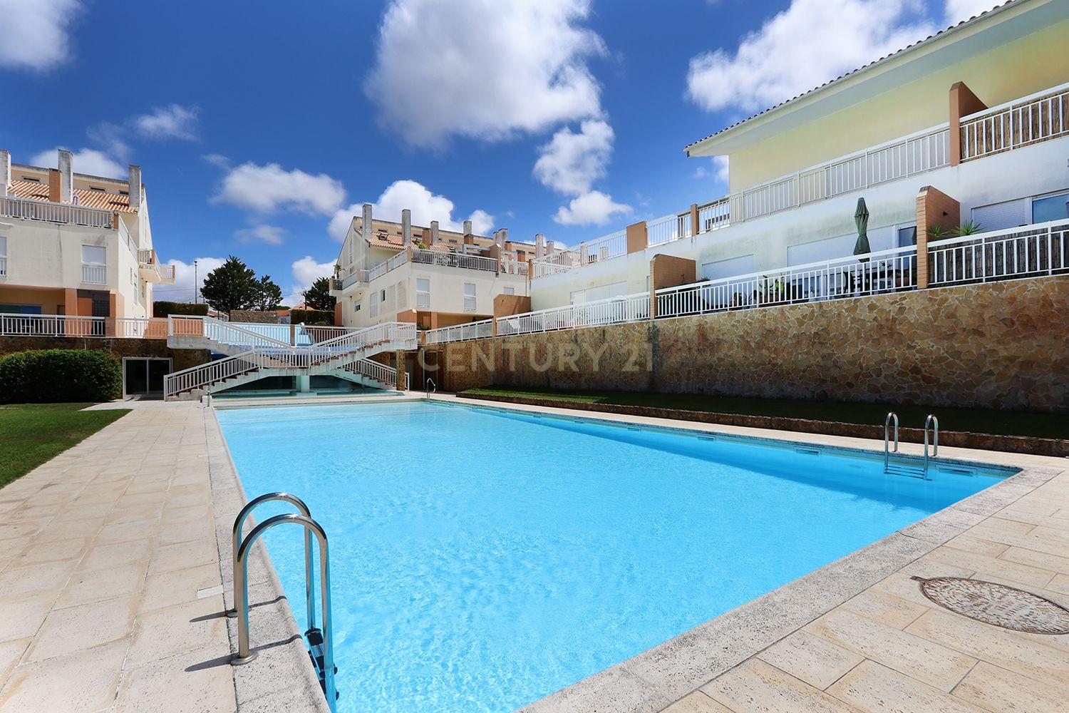 Fotografia 3 de Vila Verde - Sintra - Excelente apartamento T3 Triplex, com garagem em condomínio fechado