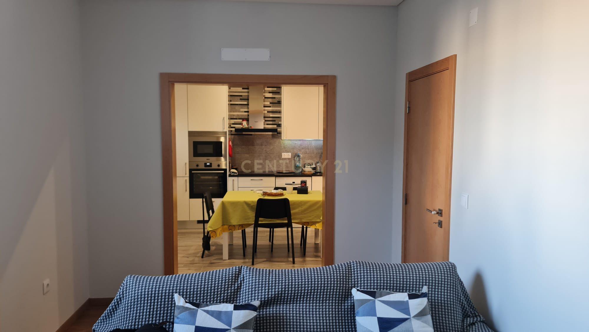 Fotografia 4 de Moradia T2 Totalmente Renovada no Emblemático Bairro Camões – Entroncamento