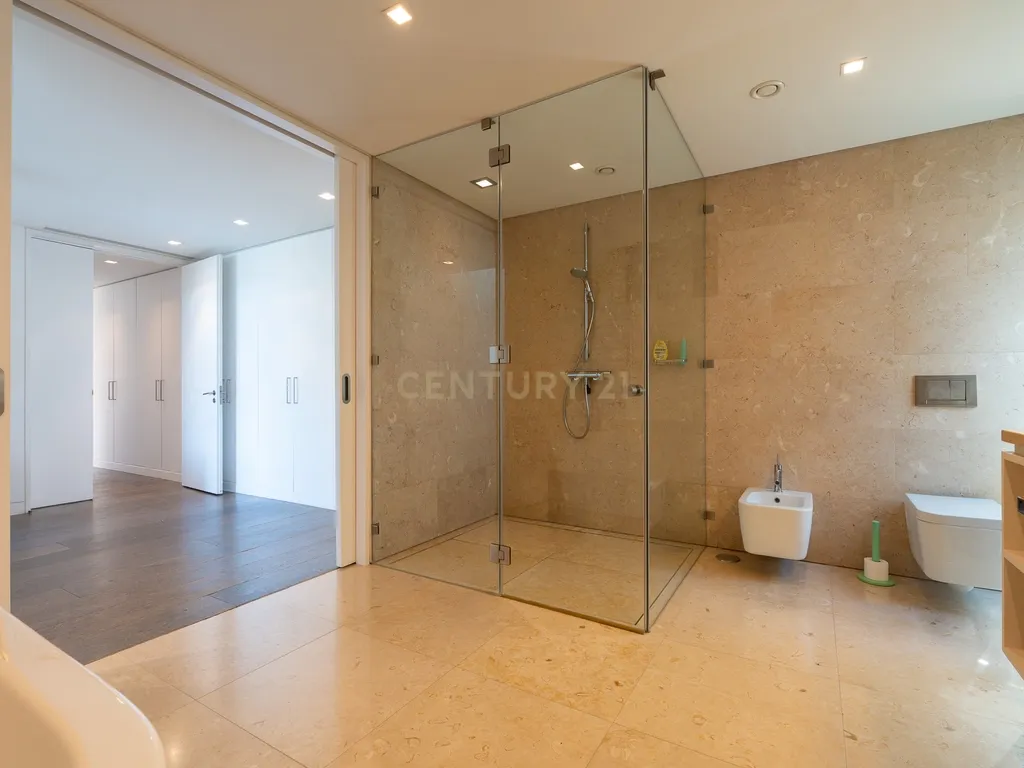 Moradia Exclusiva em Primeira Linha de Mar com Piscina Infinita / Tróia-Carvalhal - Image 30