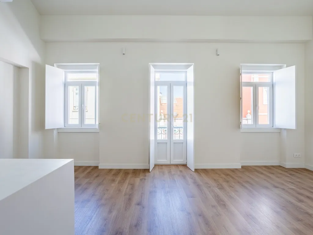 Duplex T3 para Venda, em Campolide – Pé-Direito Duplo, Terraço e Classe Energética A | 940.000 € - Image 11