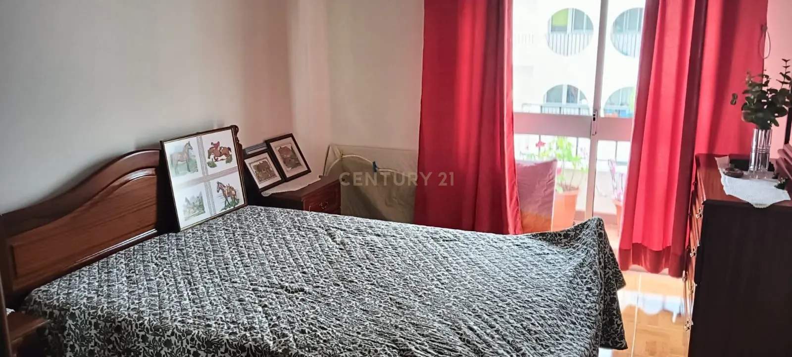 Apartamento T2 em Samora Correia com Vista Panorâmica e Boa Localização - Image 1