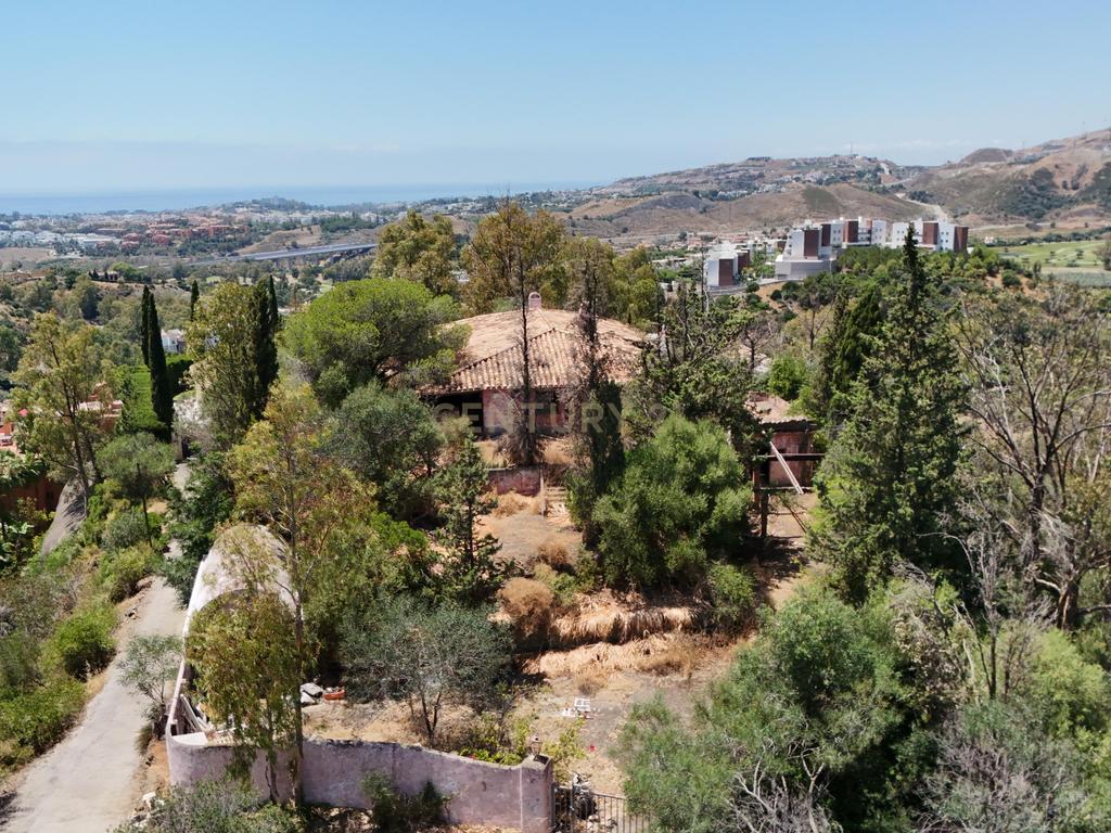 Terreno Exclusivo no Ponto Mais Alto de Los Almendros, Benahavís – 7000 m² com Vista Panorâmica para o Mar e o Golfe - Image 2