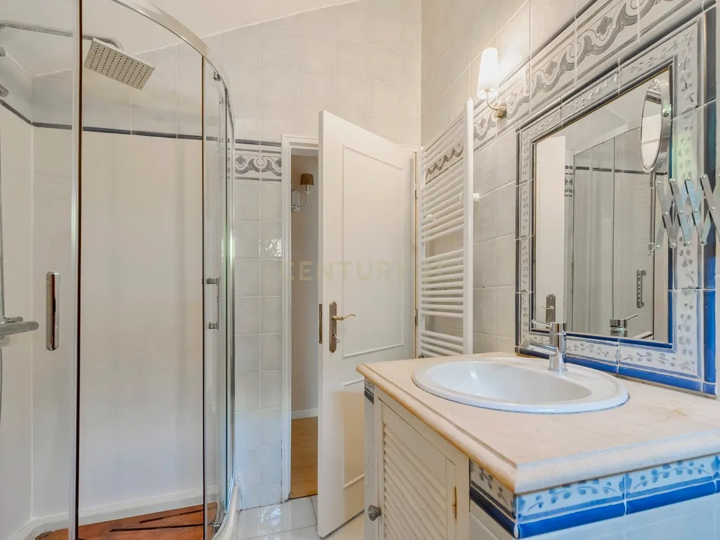 Moradia T4 Exclusiva com Piscina | Vista Serra da Arrábida | Setúbal - Image 27