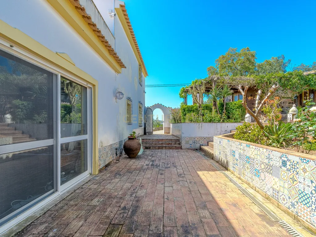 Moradia T6 | Vista Panorâmica | Piscina | Jardim | São Brás de Alportel - Image 3