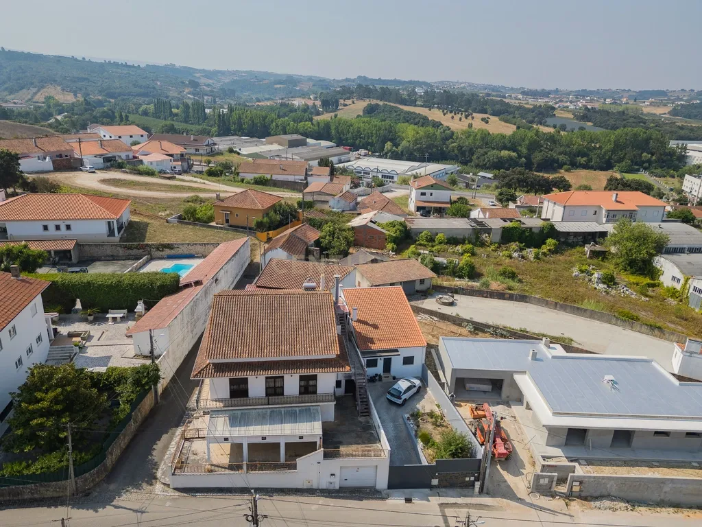 MORADIA EXCLUSIVA EM ALCOBAÇA – CONFORTO, ESPAÇO E POTENCIAL DE INVESTIMENTO! - Image 49