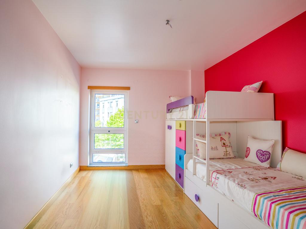 Apartamento T4 Premium com Terraço na Avenida da Independência - Image 26