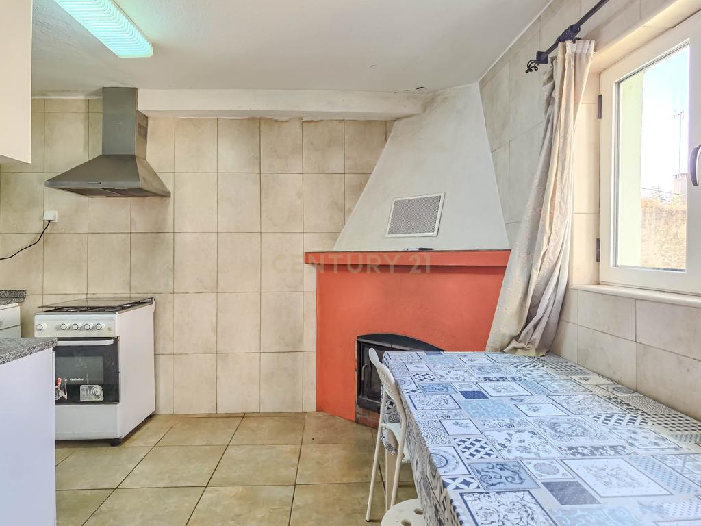 Moradia T2 com 70 m² localizada em Foz Côa, no Largo do Rossio, em pleno Alto Douro Vinhateiro. - Image 31