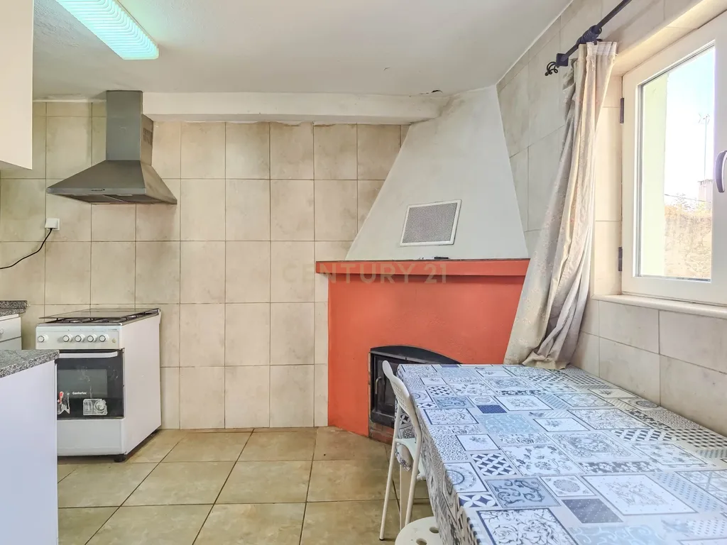 Moradia T2 com 70 m² localizada em Foz Côa, no Largo do Rossio, em pleno Alto Douro Vinhateiro. - Image 31