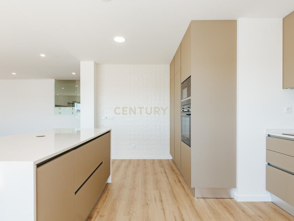 Apartamento T5 Duplex Único com 229 m² — Novo, Sofisticado e com Vista Panorâmica - Image 6