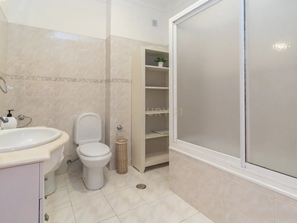 Apartamento T2 com Parqueamento, Elevador, Pronto a Habitar – Uma Oportunidade a Não Perder - Image 37