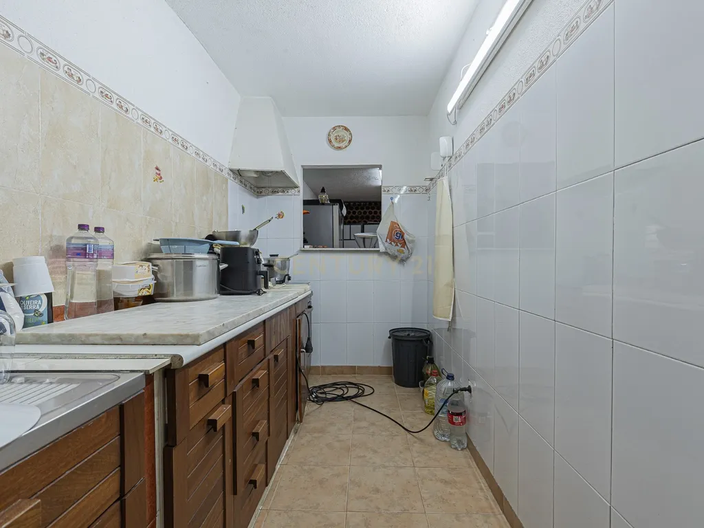 Moradia T4 com 3 Pisos + Sótão e Garagem — Famões - Image 76