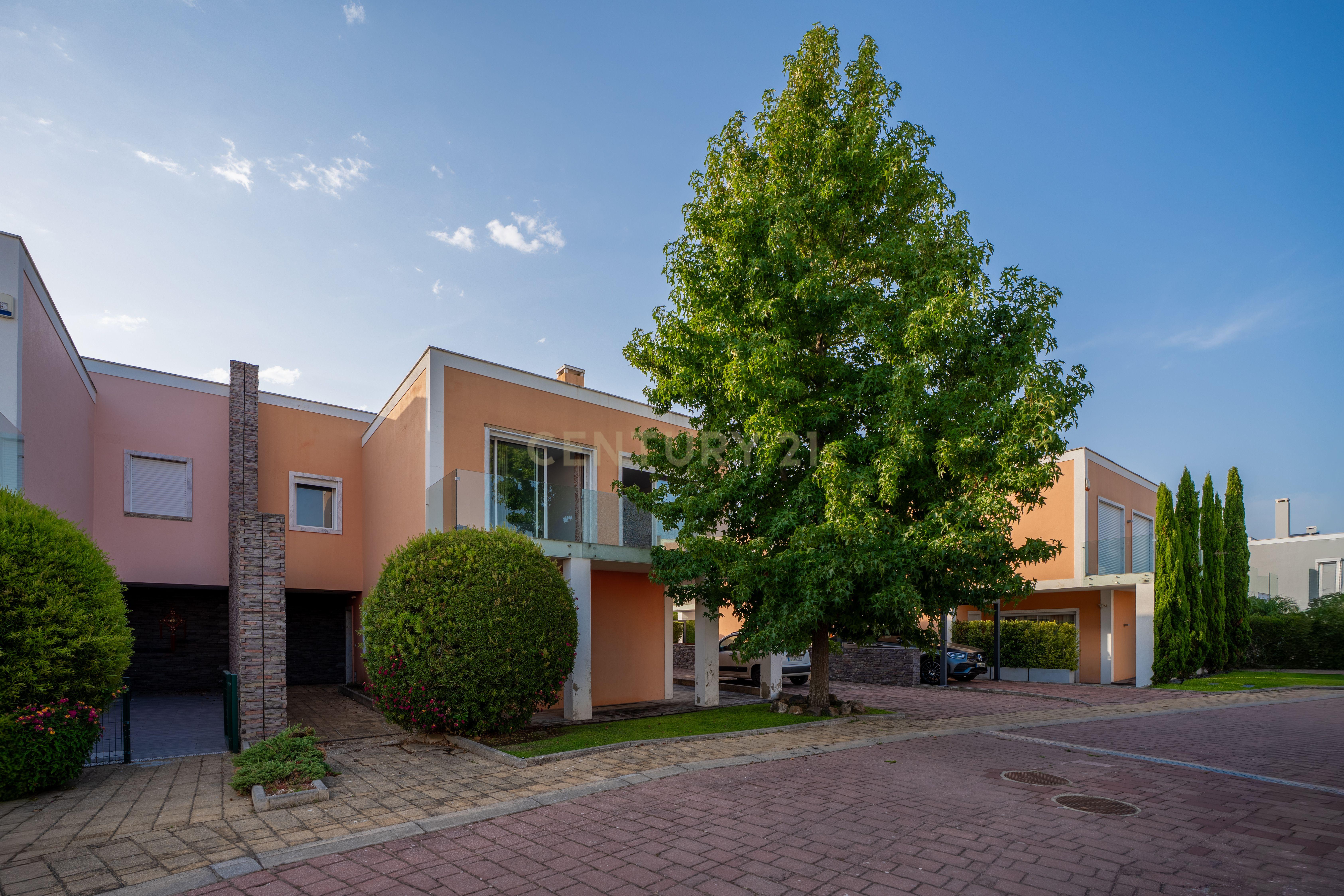 Fotografia 5 de Moradia T4 com Piscina Privativa | Bicesse, Cascais