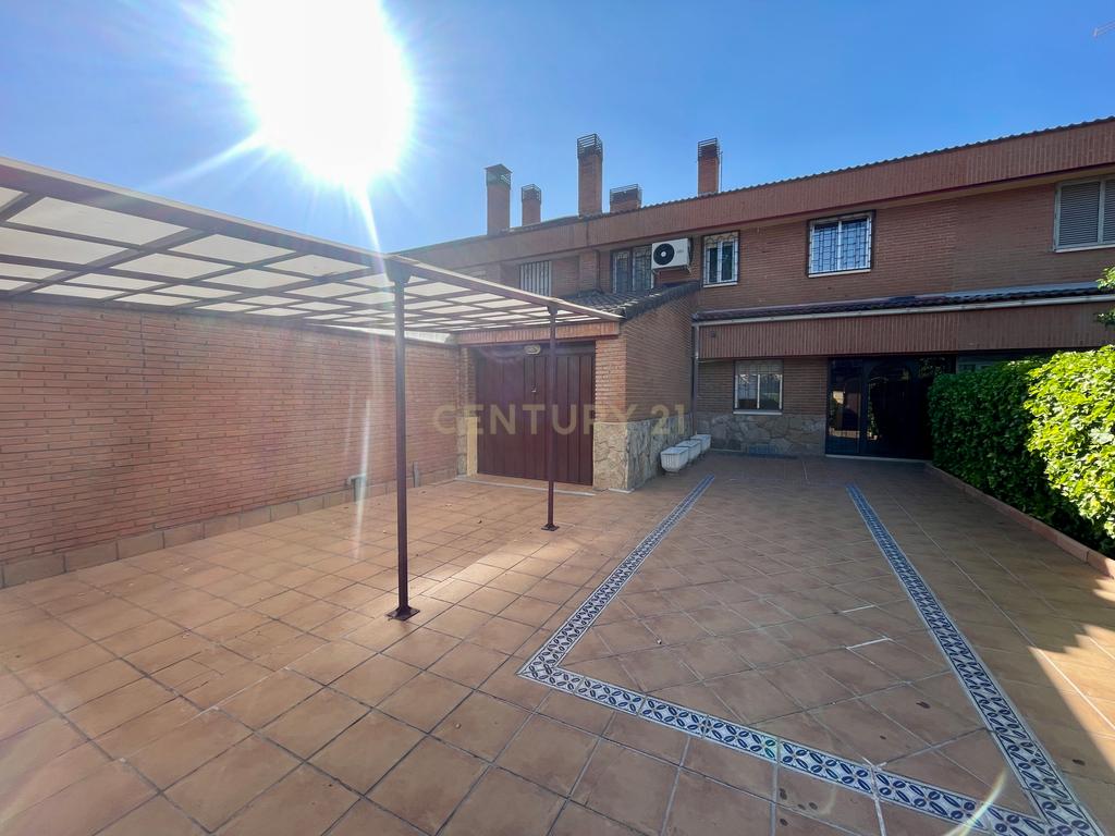 Apartamento Espaçoso com Vista para a Cidade e Montanha em Madrid - Image 43