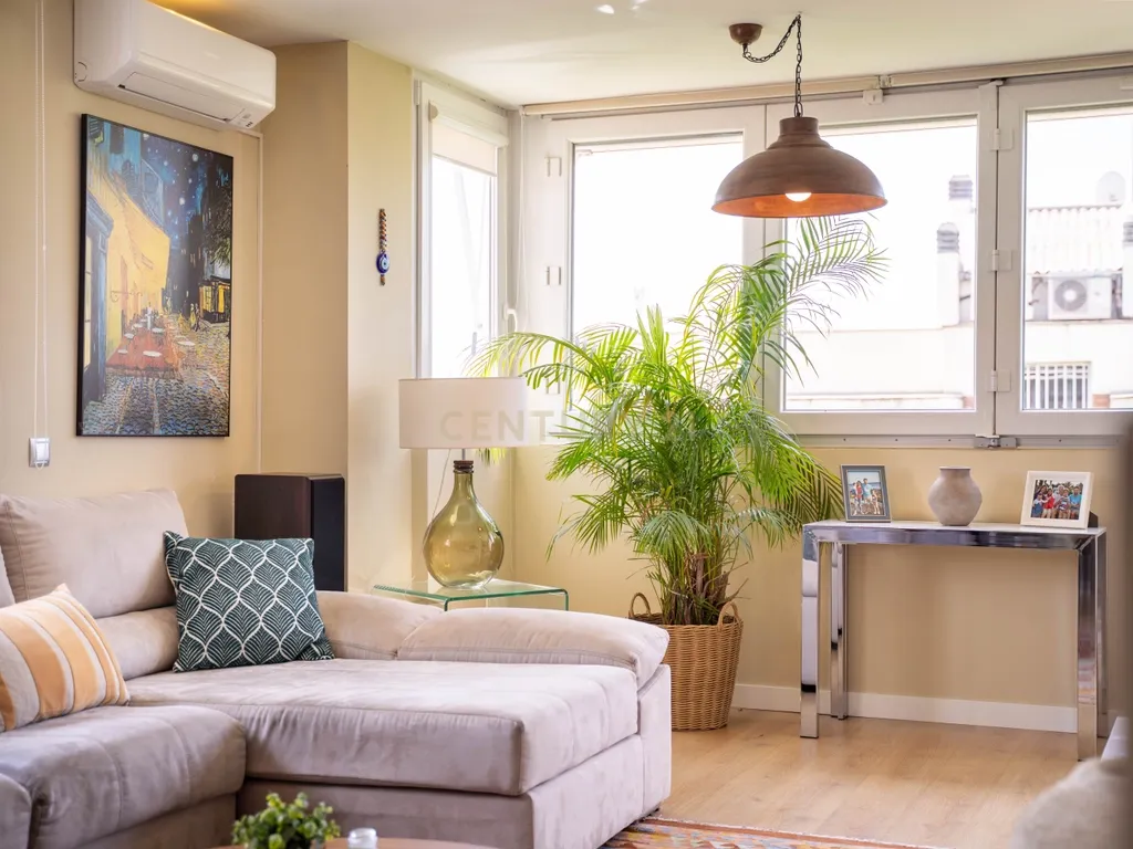 EXCLUSIVO APARTAMENTO EM URBANIZAÇÃO COM JARDIM E PISCINA - Image 7