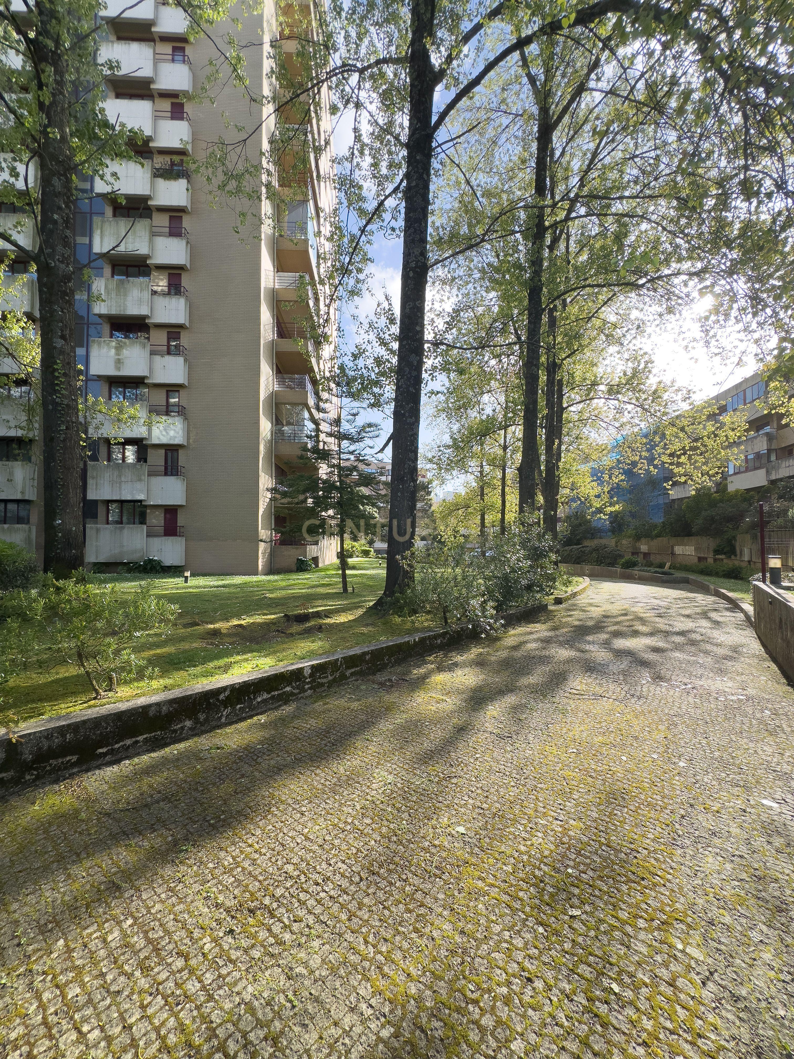 Espectacular T2 na Rua das Andrezas, em condominio fechado, em Ramalde, Porto - Image 28