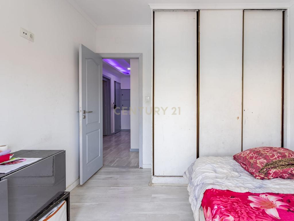Apartamento T3 na Ramada com 92 m² e vista incrível para Lisboa - Image 10