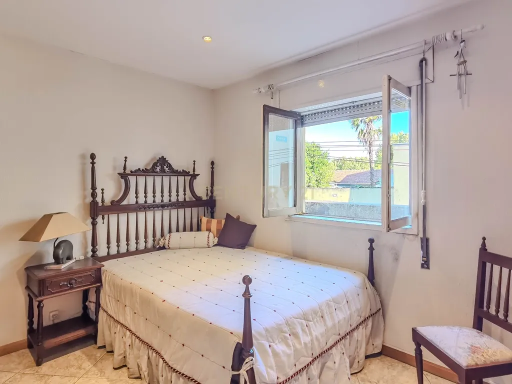 Casa T3 em Gondomar com Vista e Grande Potencial de Recuperação - Image 9