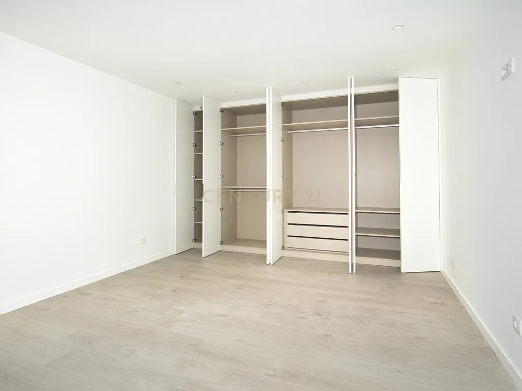 Lindíssimo Apartamento Novo T2 a dois passos da praia - Image 24