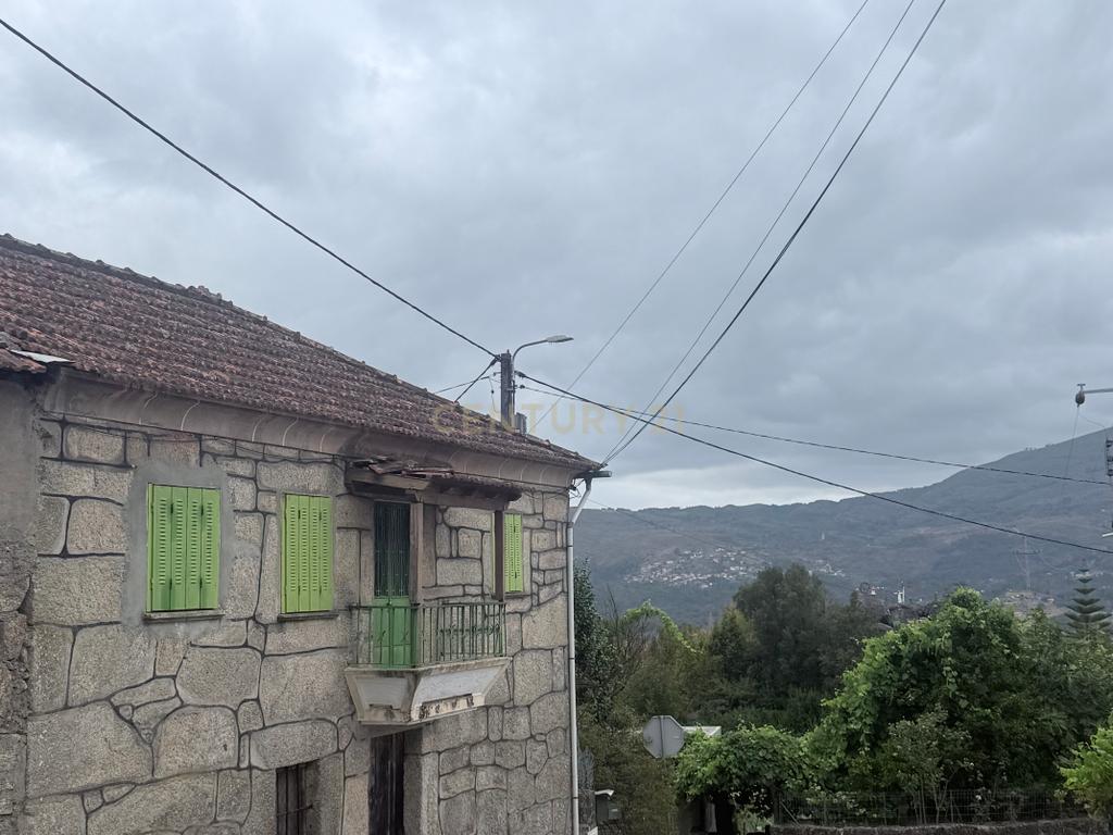 Casa de Pedra com potencial no coração do Gerês - perto do Lindoso - Image 2