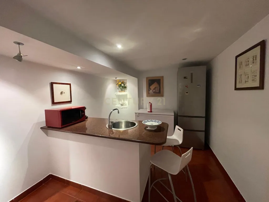 Luxuosa Moradia Renovada em Madrid com Vista para a Cidade - Image 44