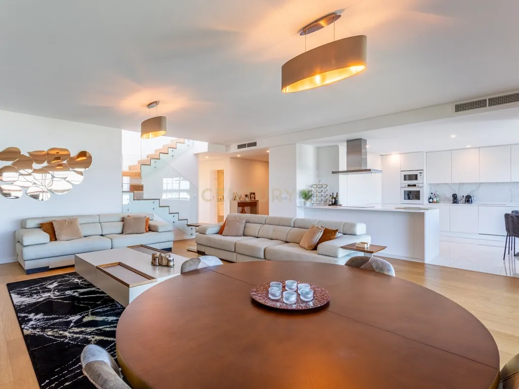 Penthouse T3 Duplex com Vista Rio Panorâmica em Alcochete - Image 1