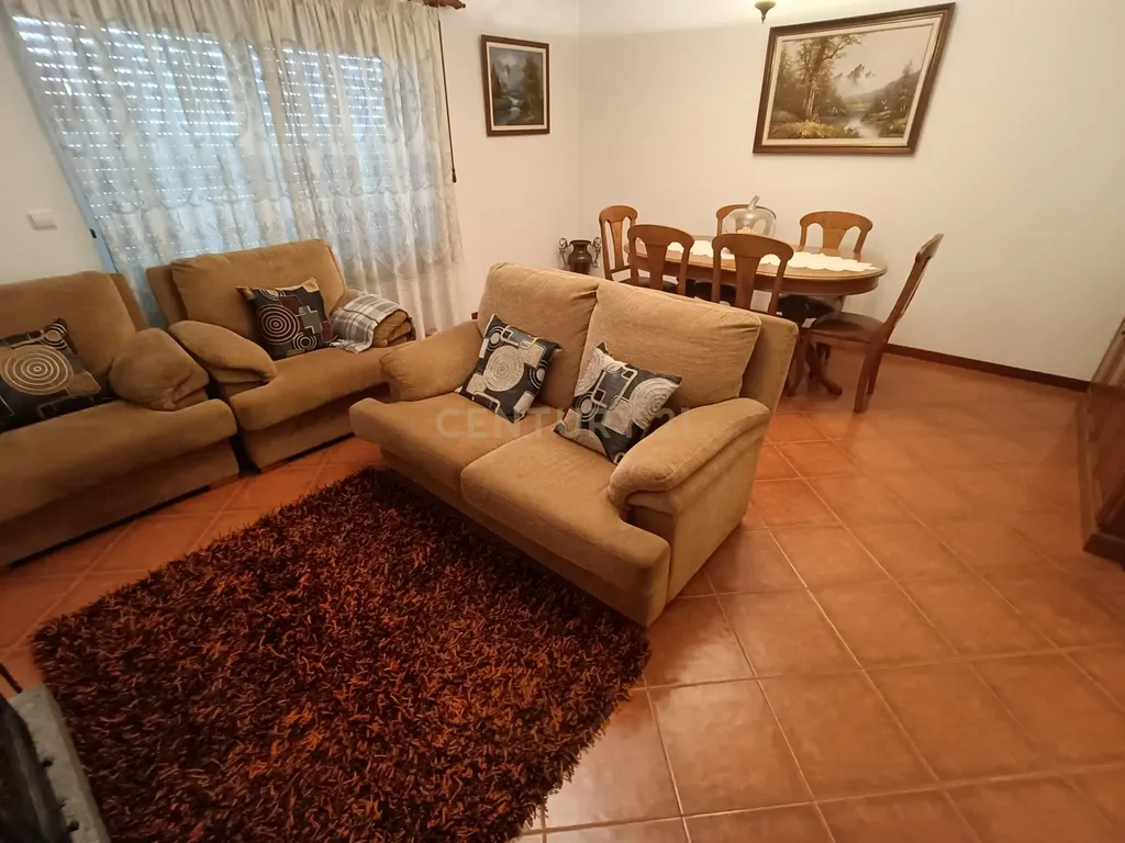 Apartamento T3 com box| Oliveira do Hospital, Coimbra - Image 1