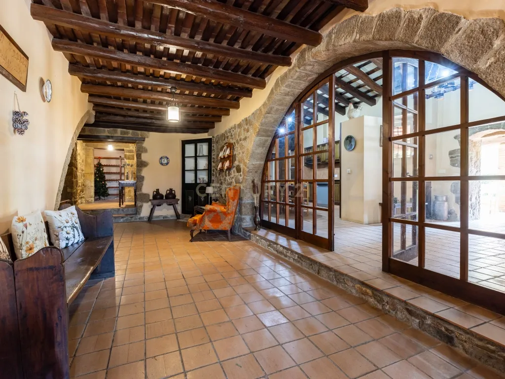 MASIA CATALANA EN VENDA A LLAGOSTERA – MÉS DE 7 HECTÀREES DE TERRENY, LLICÈNCIA TURÍSTICA, PISCINA I CAMP DE FUTBOL - Image 50