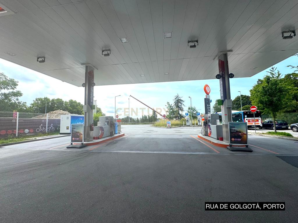 Oportunidade de investimento: 3 postos de combustível + Parque com 108 lugares de estacionamento em Vila Nova de Gaia e Porto - Image 3