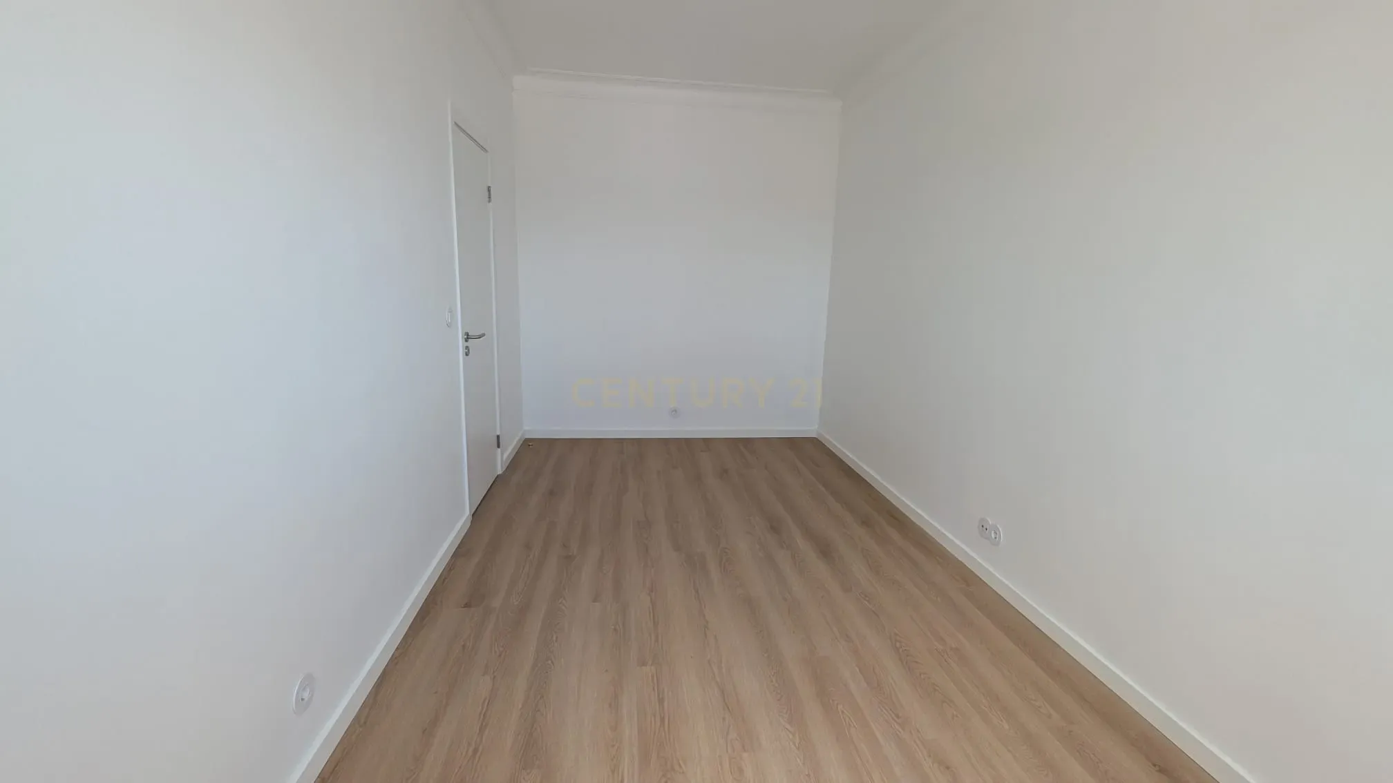 T2 para arrendamento na Ajuda, com vista rio - Image 2