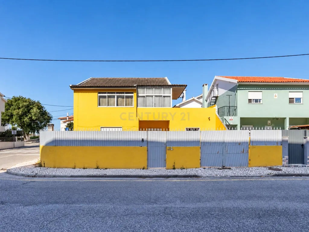 Moradia T4 | 278 m² de construção | Terraço 120 m² | Quintal 110 m² | Garagem 3 carros | Agualva-Cacém - Image 3