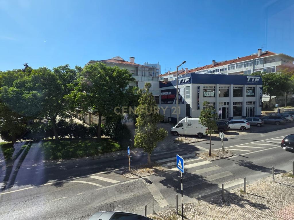 Apartamento T4 agora T3 em Almada transportes á porta  #  Negociável  # - Image 26