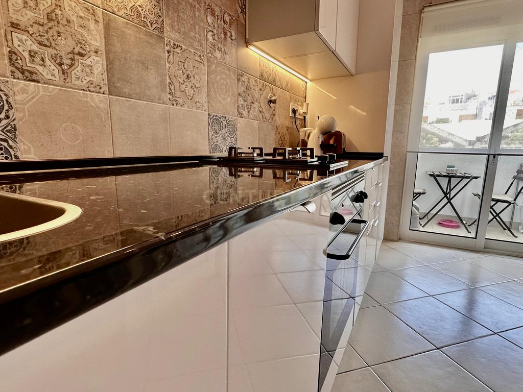Venda T1 com Terraço Privativo em Condomínio Fechado no Carregado - Image 9