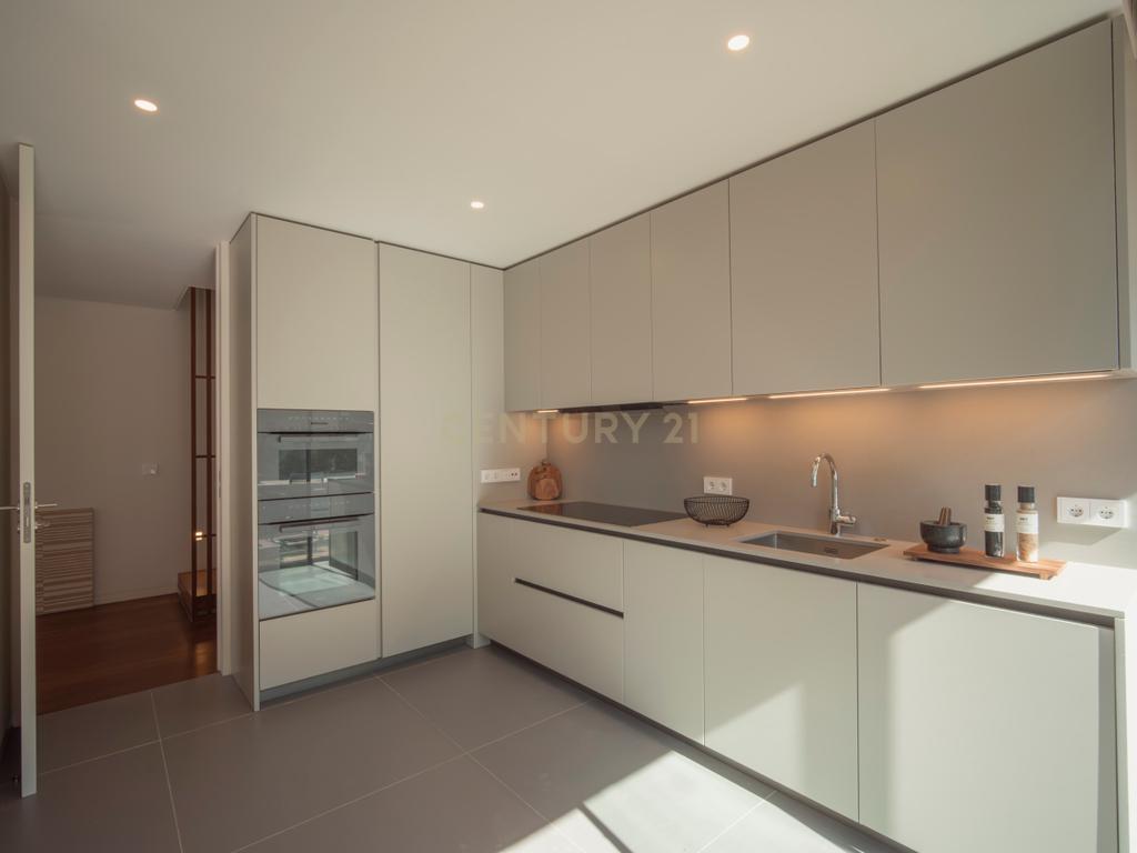 Moradia T4 com Terreno de 1.030m2 em Condomínio Fechado  - Image 10