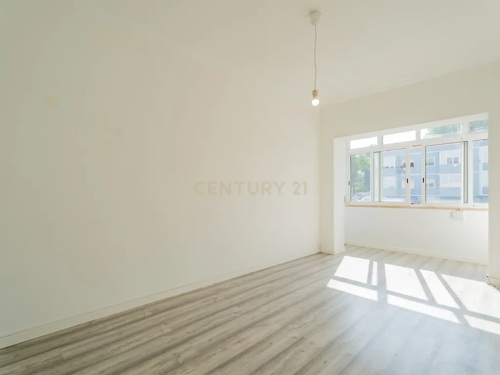 Apartamento T2 para Arrendar – Idanha / Belas - Image 1