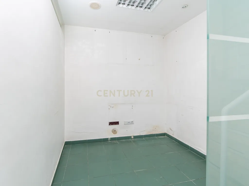 Loja para Arrendamento na Prestigiada Avenida João XXI – Lisboa - Image 8