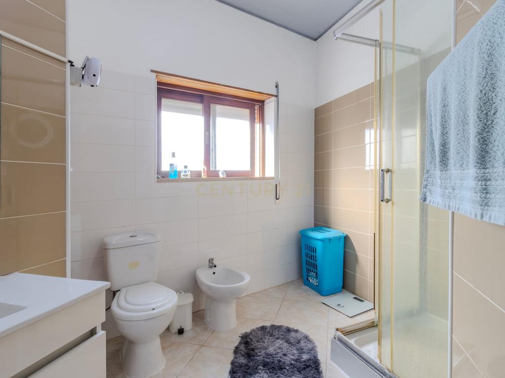 Moradia T3 + T1 + Espaço Comercial – Oportunidade Única no Centro da Vieira de Leiria - Image 31