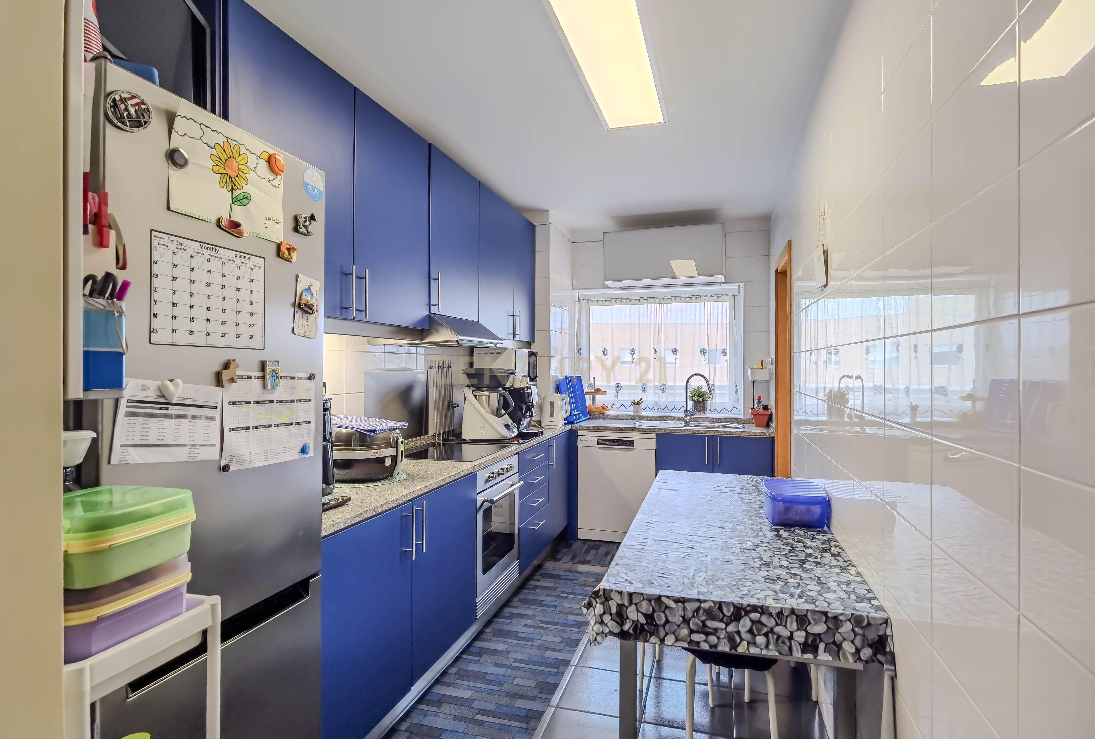 Apartamento T2, garagem, arrumos, ultimo piso – Ponte da Pedra, Matosinhos - Image 9