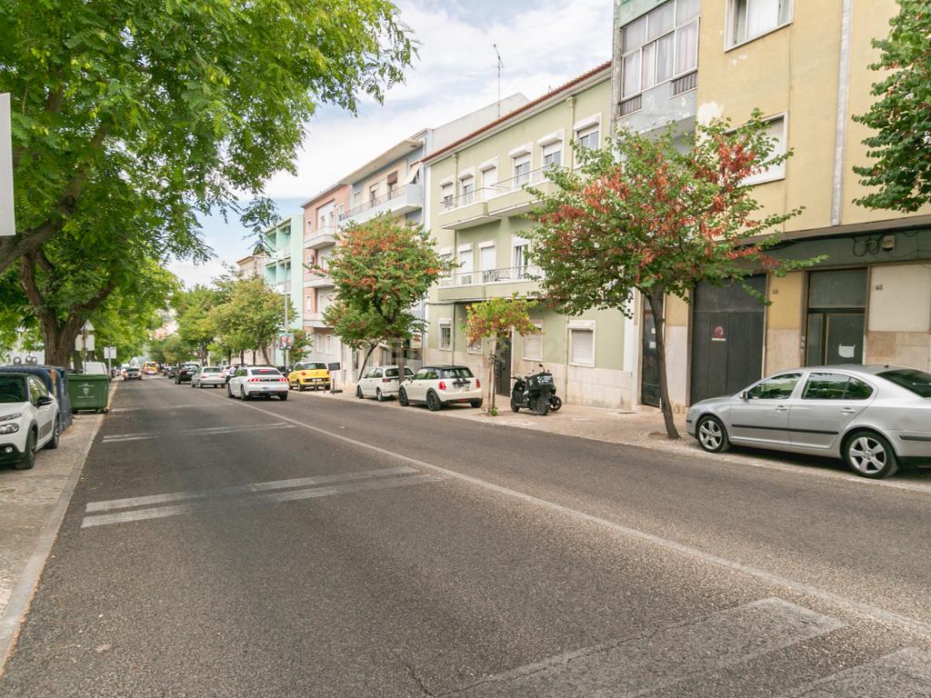 Apartamento T2 Remodelado na Prestigiada Avenida Jaime Cortesão em Setúbal – Próximo da Zona Ribeirinha - Image 27