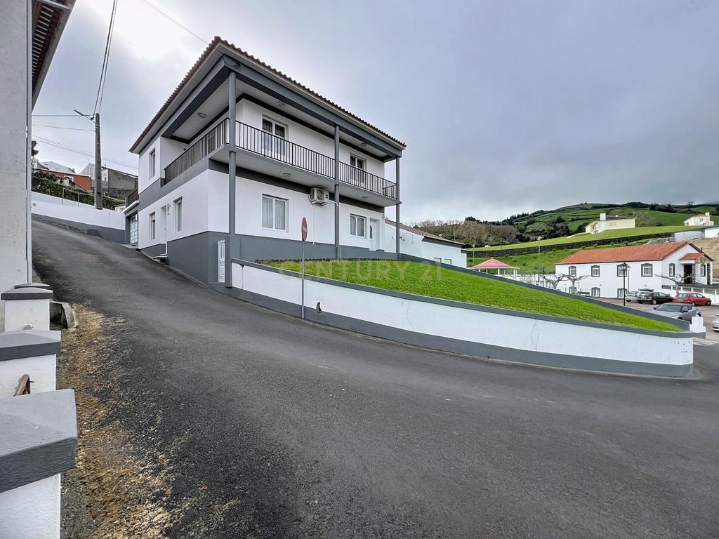 Casa T3 com Vista Mar e Montanha em Povoação, Ilha de São Miguel. - Image 6