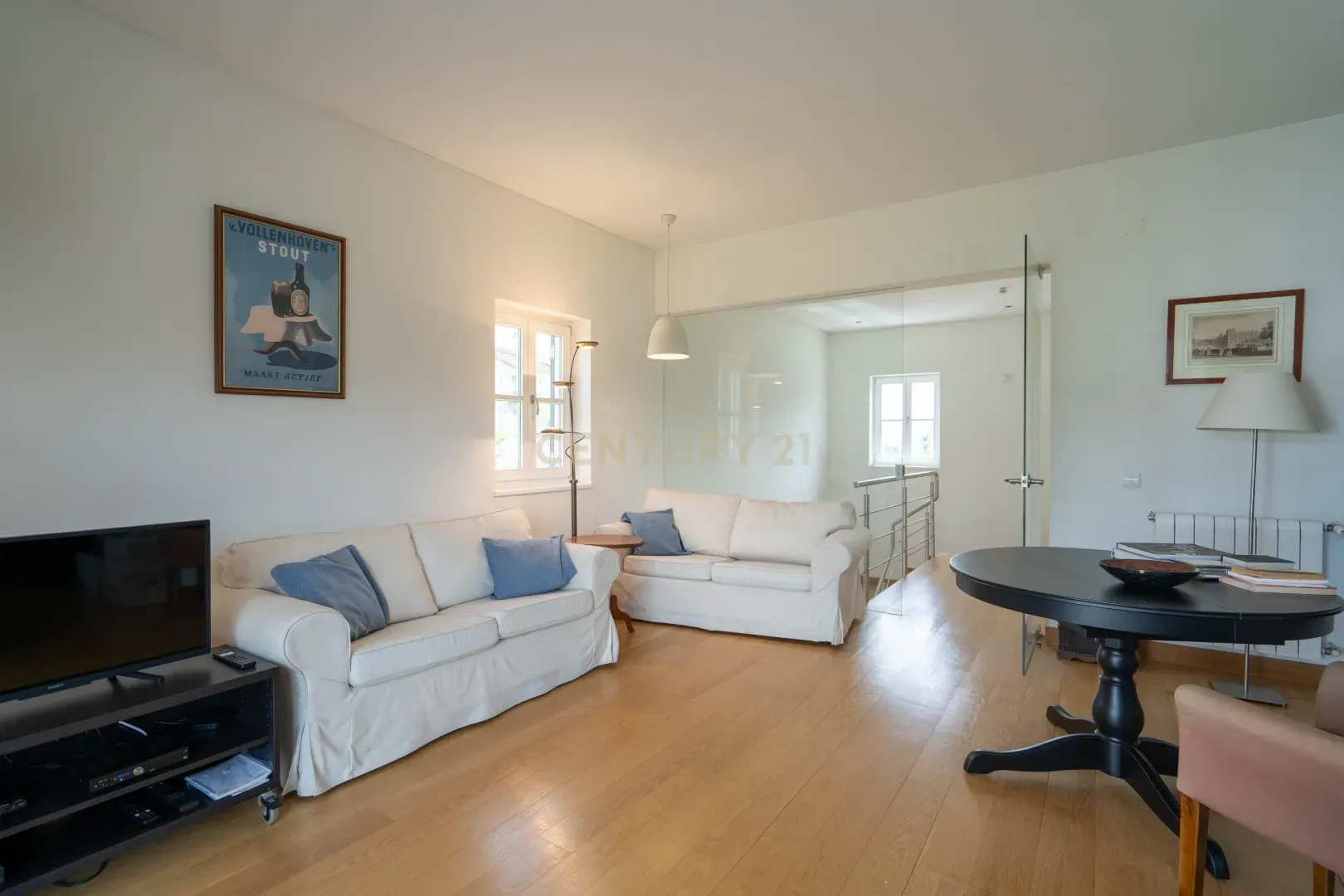 Fotografia 3 de Moradia T3 em bom estado com terraço, piscina, jardim e garagem numa localização sossegada a 2 min. de Vila Nova de Poiares